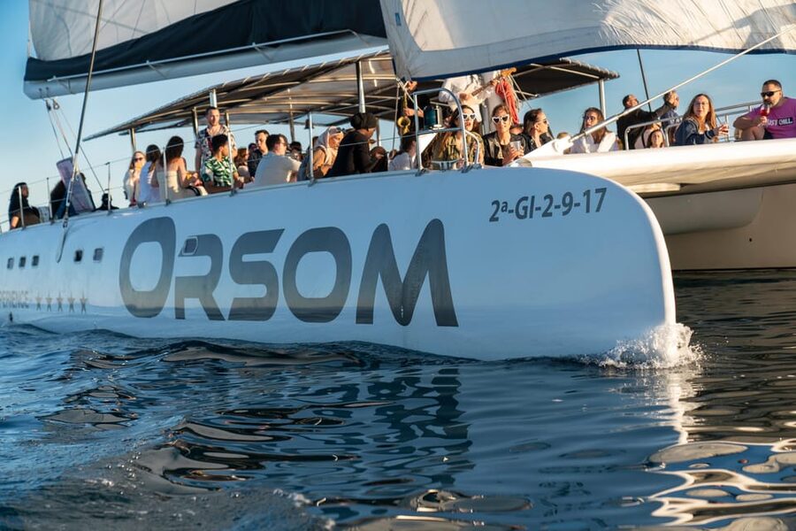 Barcelona: Catamaran Cruise with optional Live Jazz Music - The first minutes: finding your place on deck