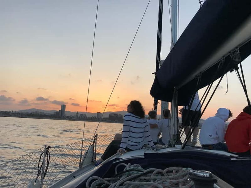 Barcelona: Daytime or Sunset Cruise with Drinks - Finding the Catamarán TurTur meeting point
