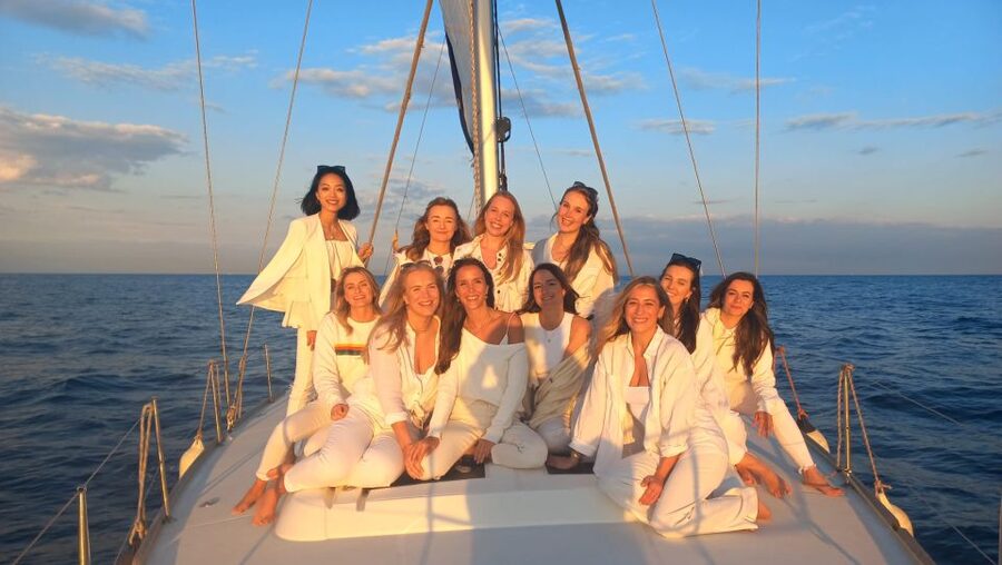 Barcelona: Luxury Private Yacht Daytime Cruise - First views: Maremagnum, Columbus, and Montjuïc