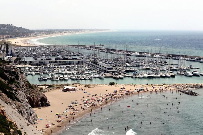 Barcelona Sailing: Light Snacks & Open Bar with Private Option - Key points to know before you sail