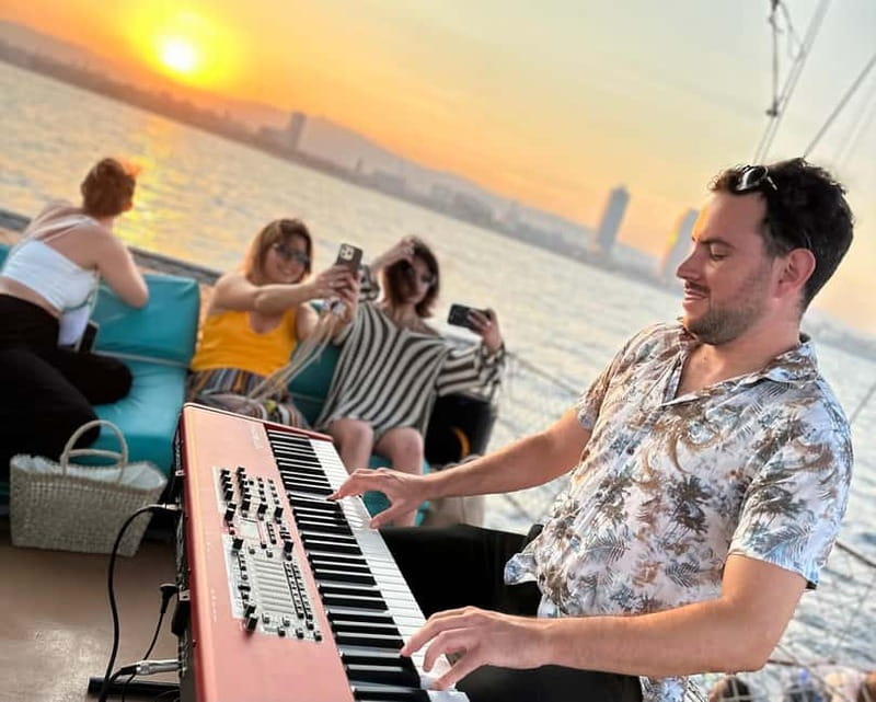 Barcelona: Sunset Sailing Cruise with Live Music - Why this short Barcelona cruise works so well