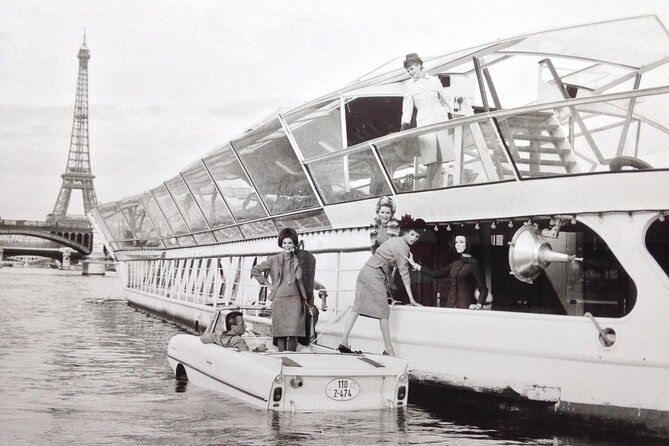 Bateaux Mouches Dinner Cruise on the Seine River in Paris - Music, photos, and the best way to use your time onboard