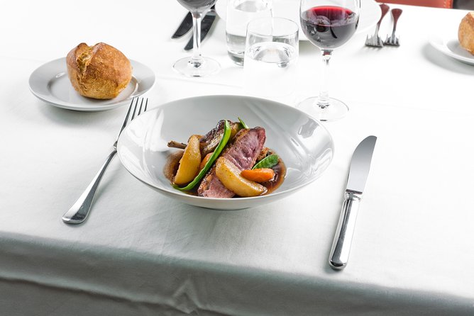 Bateaux Parisiens Seine River Gourmet Lunch & Sightseeing Cruise - Service, atmosphere, and comfort