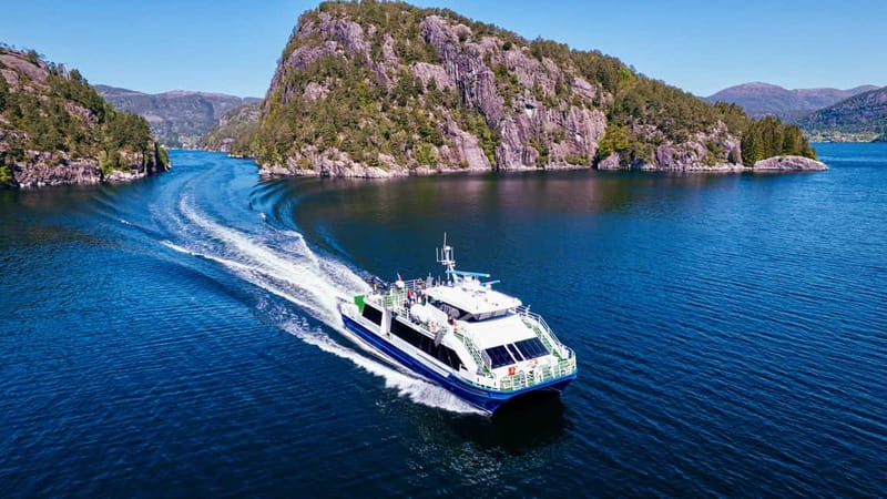 Bergen: Mostraumen Fjord Cruise with Local Guide - Moving from the harbor into Osterfjord