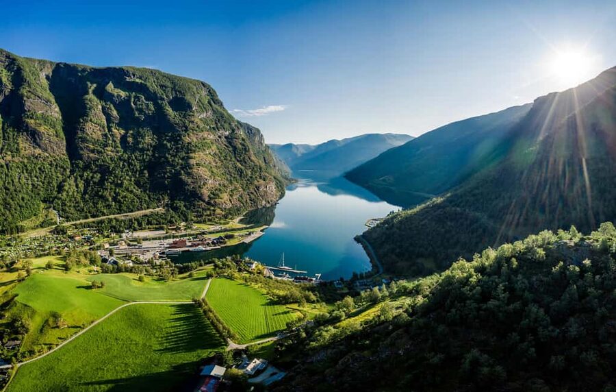 Bergen: UNESCO Fjord Cruise, Flåm & Stegastein - Incl. Lunch - Tvindefossen: a short stop with local stories