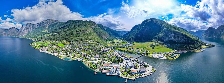 Bergen: UNESCO Fjord Cruise, Flåm & Stegastein - Incl. Lunch - Gudvangen and the gateway to Nærøyfjord