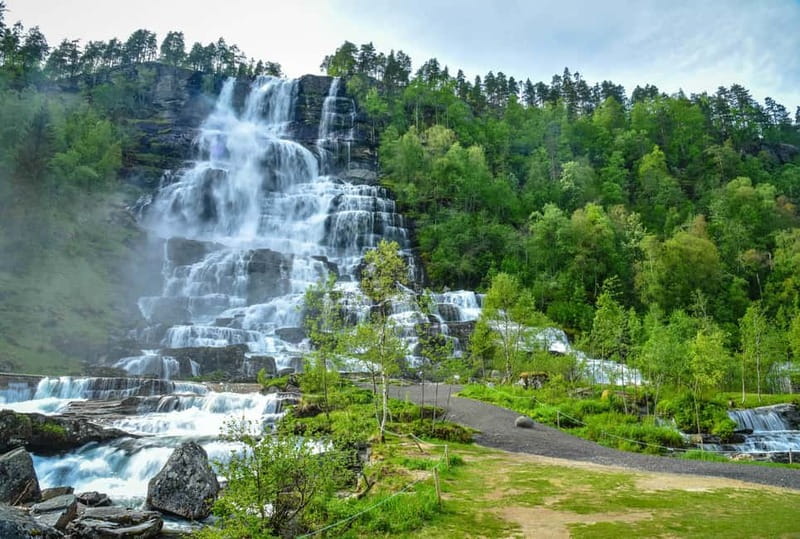 Bergen: UNESCO Fjord Cruise, Flåm & Stegastein - Incl. Lunch - Flåm: beautiful, but keep an eye on the clock