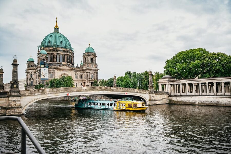 Berlin: 1-Hour City Sightseeing Cruise - Eastbound views of Berlin Cathedral and Humboldt Forum
