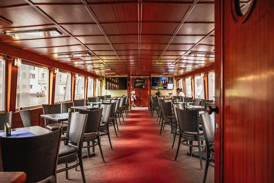 Berlin: 1-Hour City Sightseeing Cruise - Turning near Mühlendammschleuse and passing Nikolaiviertel