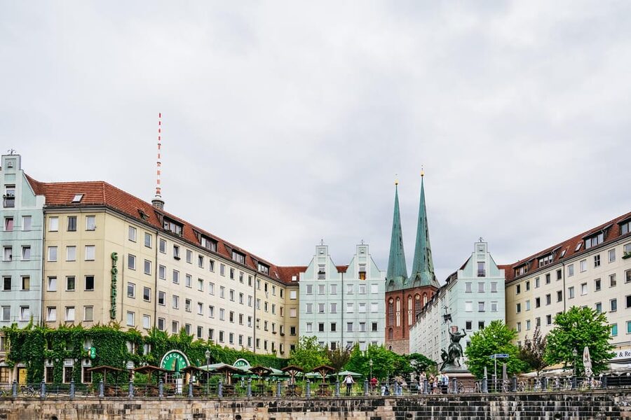 Berlin: 1-Hour City Sightseeing Cruise - Finding Alte Börse Pier near Hackescher Markt