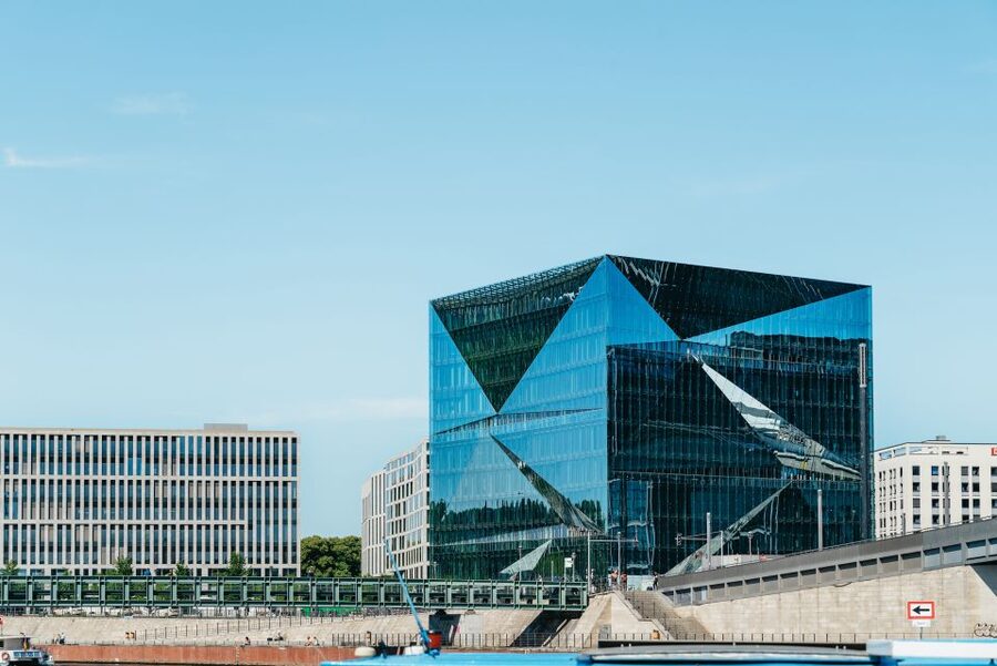 Berlin: 1-Hour City Tour by Boat with Guaranteed Seating - Starting Near Friedrichstraße or Nikolaiviertel