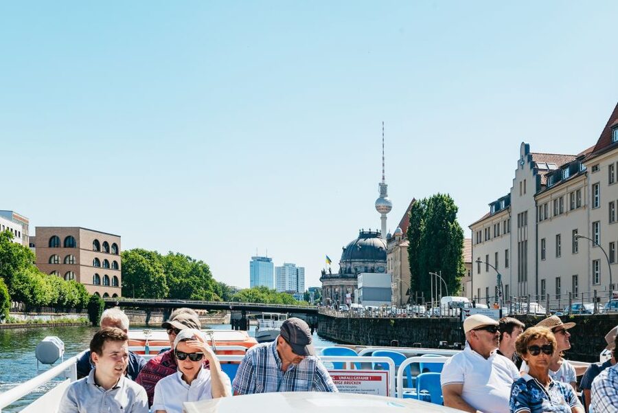 Berlin: 1-Hour City Tour by Boat with Guaranteed Seating - Practical Tips for a Better Hour