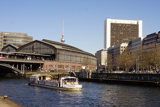 Berlin: 1-hr Boat Tour with Bilingual Live Guide (DE/EN) - Why a one-hour Spree cruise works so well