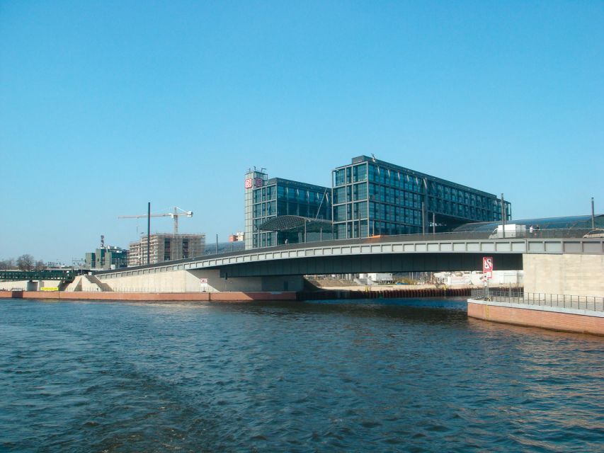 Berlin: 2.5-Hour East Side Boat Cruise with Commentary - The Mühlendammschleuse and Berlin’s Beginnings