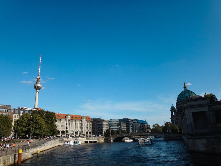 Berlin: 2.5-Hour East Side Boat Cruise with Commentary - Nikolaiviertel, Museum Island, and the Tränenpalast