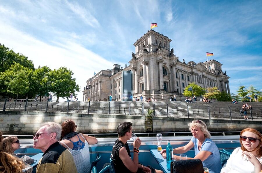 Berlin: 3.25-Hour Spree & Landwehrkanal Boat Tour - Under the bridges of the Landwehr Canal