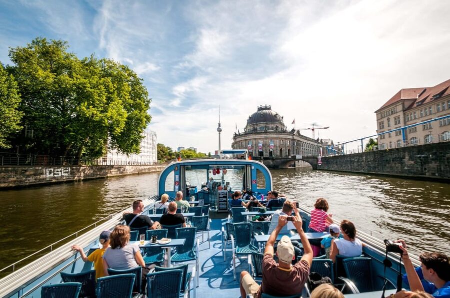 Berlin: 3.25-Hour Spree & Landwehrkanal Boat Tour - The Government District and Museum Island from the river