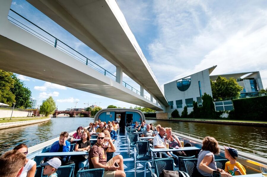 Berlin: 3.25-Hour Spree & Landwehrkanal Boat Tour - Jannowitzbrücke to the Landwehr Canal