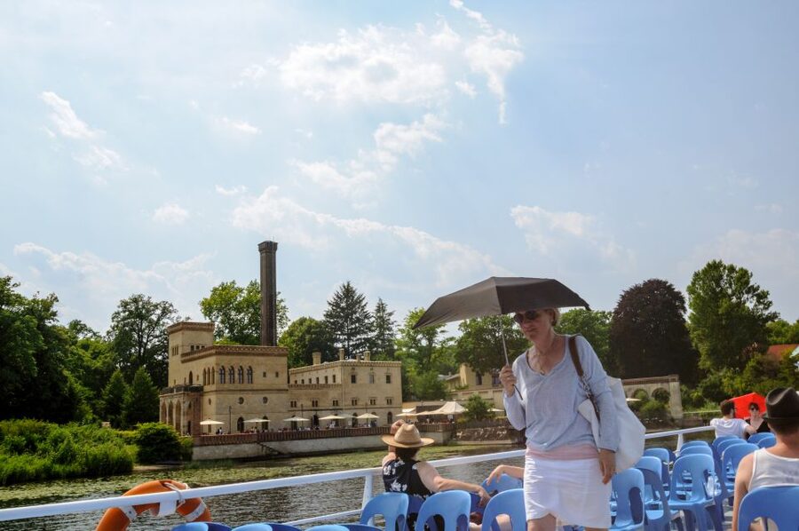 Berlin: 3-Hour World Heritage Cruise to Potsdam - Seating, service, and comfort onboard