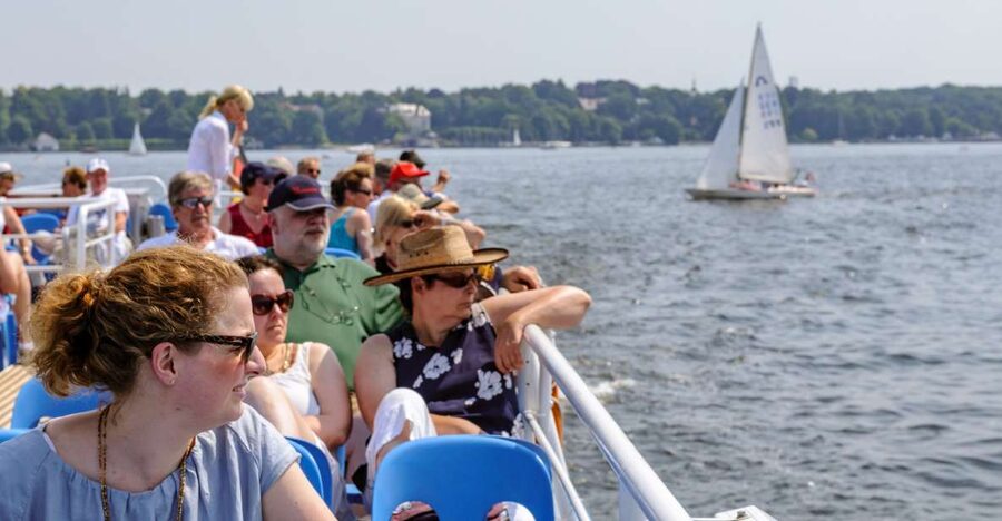 Berlin: 3-Hour World Heritage Cruise to Potsdam - Getting to the Wannsee dock