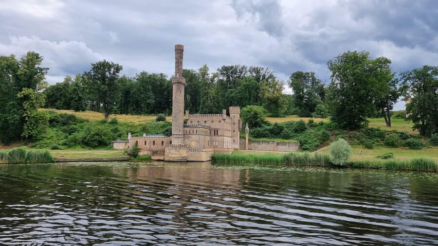 Berlin: 7 Lakes Boat Tour through the Havel Landscape - Glienicke Palace and the Agents Bridge