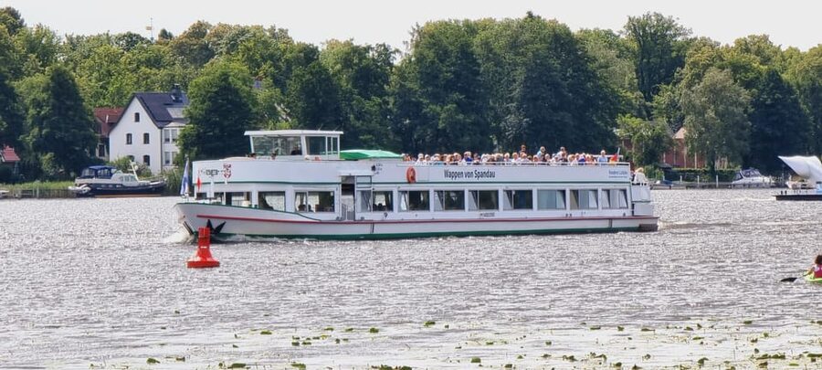 Berlin: 7 Lakes Boat Tour through the Havel Landscape - Kladow Harbor and the former East-West border