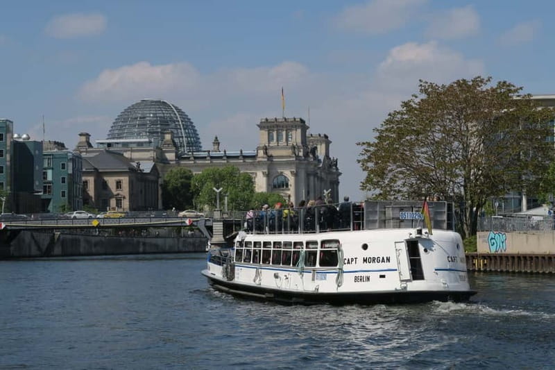 Berlin: Boat Sightseeing Cruise with Audioguide - From Nikolaiviertel to Museum Island