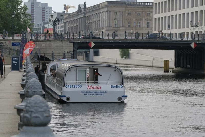 Berlin: Boat Sightseeing Cruise with Audioguide - Friedrichstrasse, bridges, and the northern center