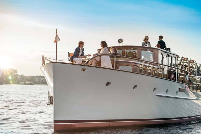 Berlin: Boat Sightseeing Tour on Electric Motor Yacht - Picking the right seat on Fitzgerald