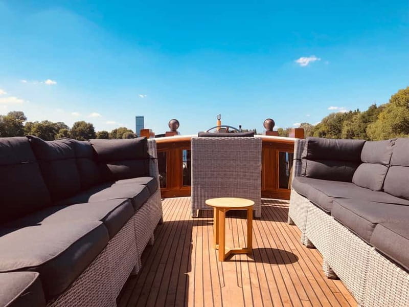 Berlin: Boat Sightseeing Tour on Electric Motor Yacht - The central Berlin sights, one by one
