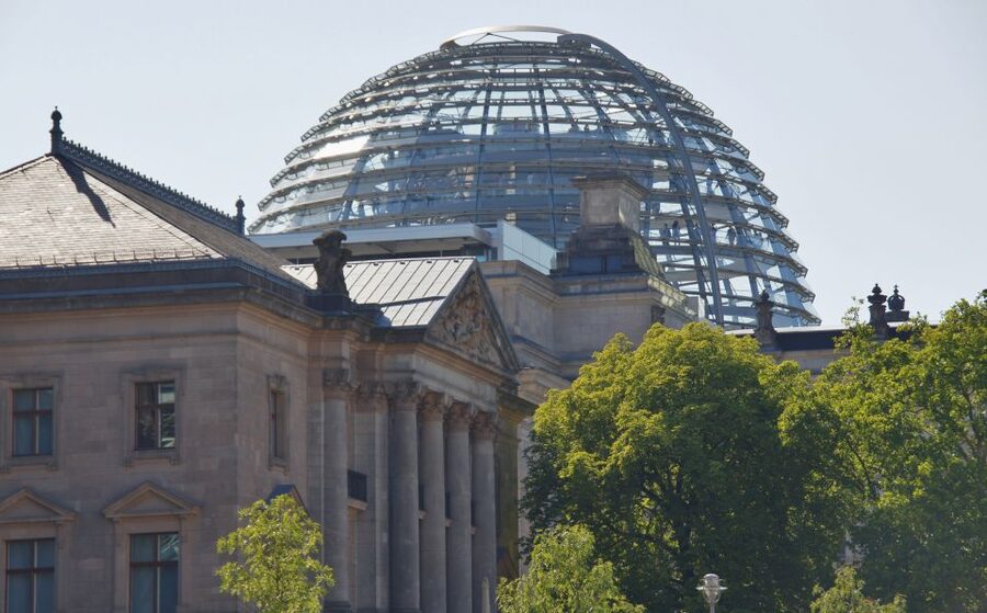 Berlin: Dinner Cruise on the Spree with Prosecco - Drinks, Prosecco, and the cash-only warning
