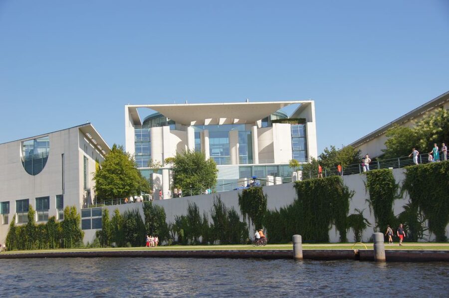 Berlin: Dinner Cruise on the Spree with Prosecco - From Charlottenburg toward Berlin’s best-known sights