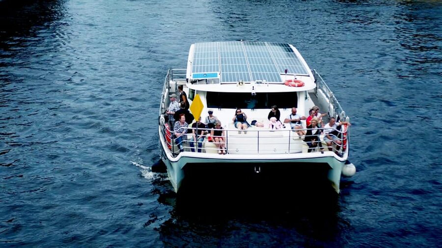 Berlin: Exclusive Boat Tour on a Solar-Powered Catamaran - Seating, shade, blankets, and the onboard bar