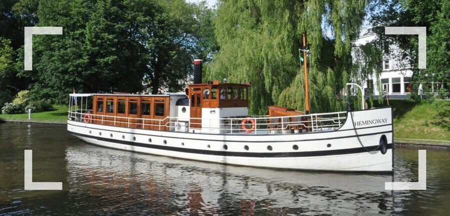 Berlin: Historic Boat Sightseeing City Center Tour - Starting beside the Reichstag at Paul-Löbe-Haus