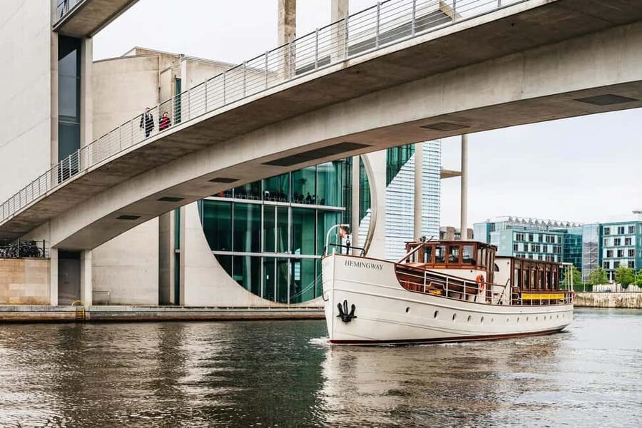 Berlin: Historic Boat Sightseeing City Center Tour - What the Hemingway adds to the experience