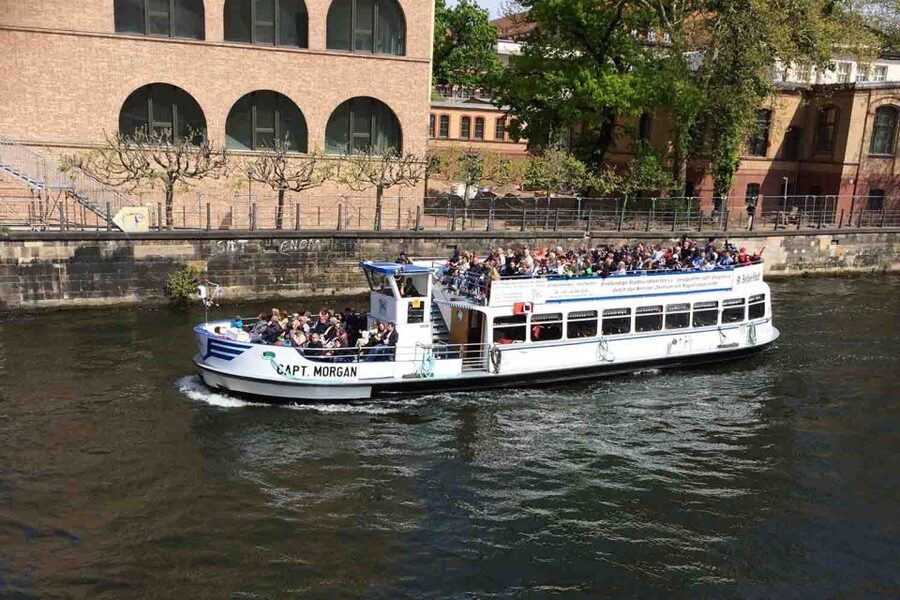 Berlin: Hop-On-Hop-Off Bus with Boat Cruise Option - Starting in western Berlin at Kurfürstendamm