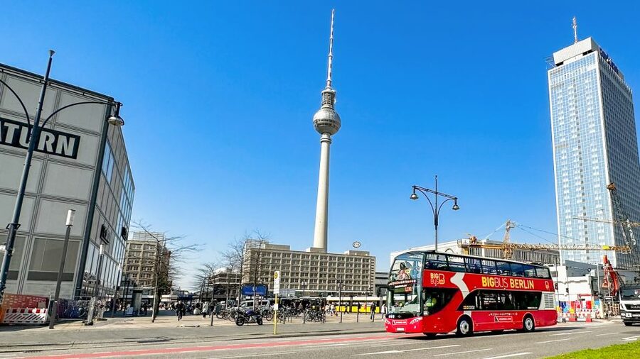 Berlin: Hop-On Hop-Off Sightseeing Bus with Boat Options - The Red Line, from Museum Island to Checkpoint Charlie
