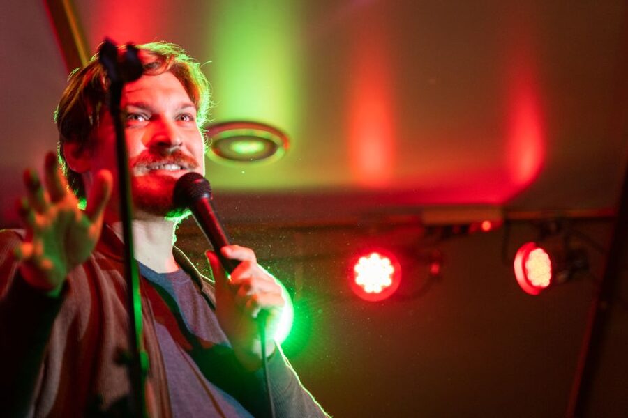 Berlin: Laughing Spree Comedy Show on a Boat - A free shot and a relaxed welcome