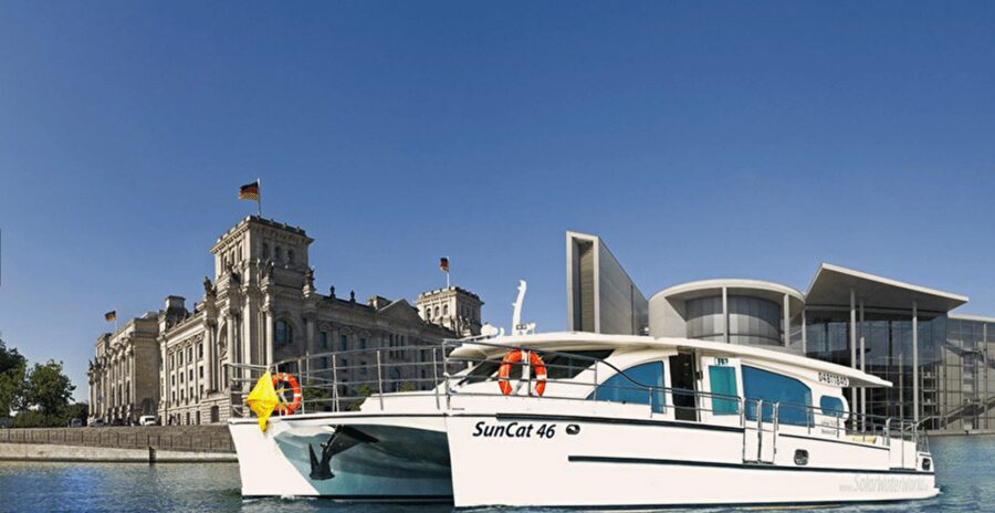 Berlin: Solar Powered Sunset Catamaran Cruise & Audio Guide - Museum Island and the government district