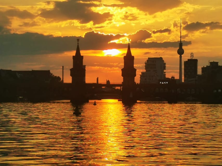 Berlin: Solar Powered Sunset Catamaran Cruise & Audio Guide - Hauptbahnhof and the Pregnant Oyster