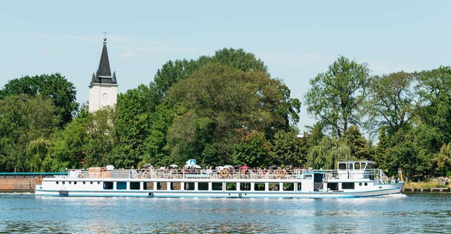 Berlin: Spree Boat Tour to Müggelsee - Starting at Treptow Harbor