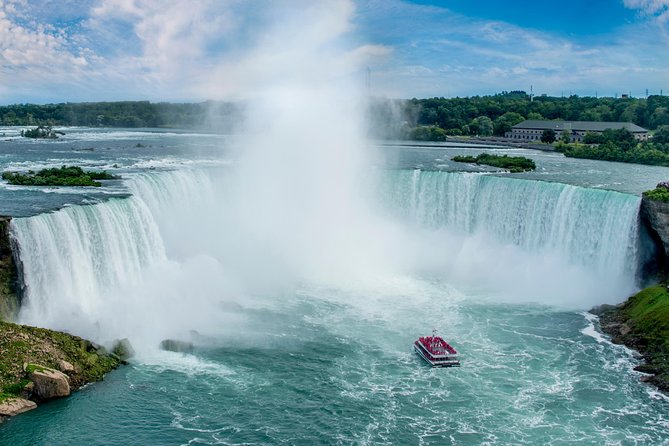 Best of Niagara Falls Canada Premium Tour: Behind Falls and Boat - The guide and the small-group difference