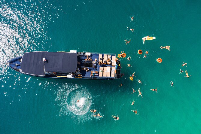 Blue Lagoon & 3 Islands Cruise with Lunch from Split - Maslinica on Šolta: the most grounded stop