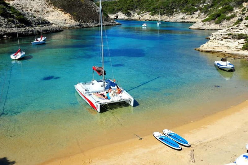 Bonifacio: Catamaran trip with snorkeling at the Lavezzi Islands - The first 45 minutes: getting comfortable under sail