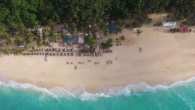 Boracay: Island and Beach-Hopping Boat Tour with Snorkeling - The local buffet gives you a proper midday break