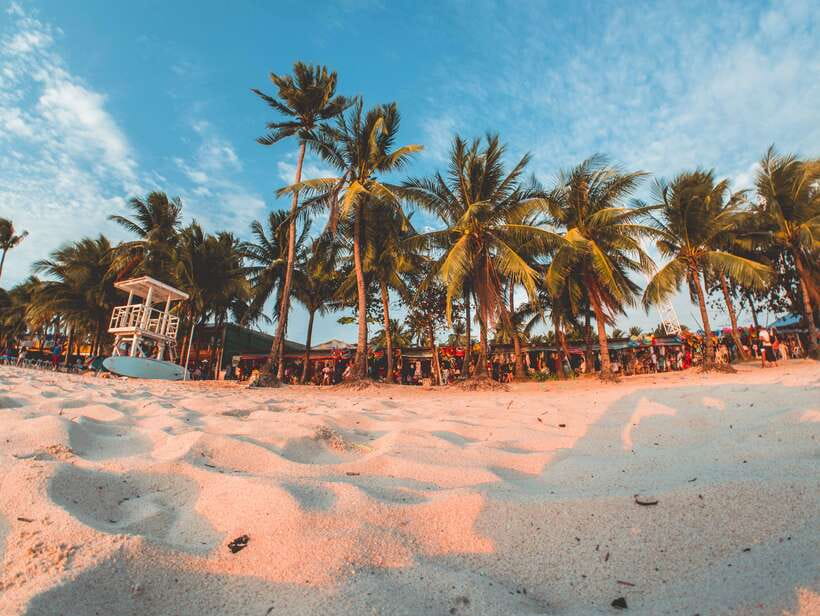 Boracay: Island and Beach-Hopping Boat Tour with Snorkeling - The boat and crew make a real difference