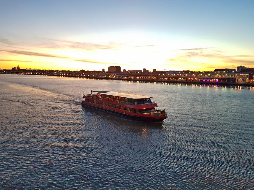 Bordeaux: 2-Hour River Dinner Cruise - Service, commentary, and the pace of the evening