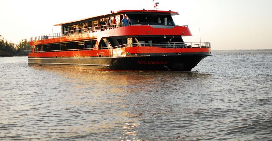 Bordeaux: 2-Hour River Dinner Cruise - A wider view of Bordeaux from the Garonne