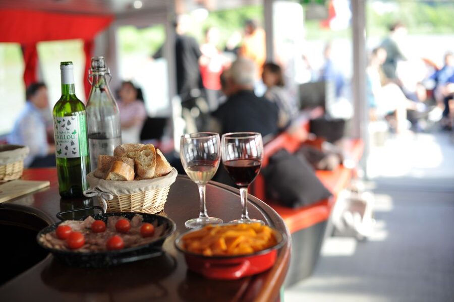 Bordeaux: Evening Apéritif Cruise on the River Garonne - Meeting the winemaker and tasting the wines