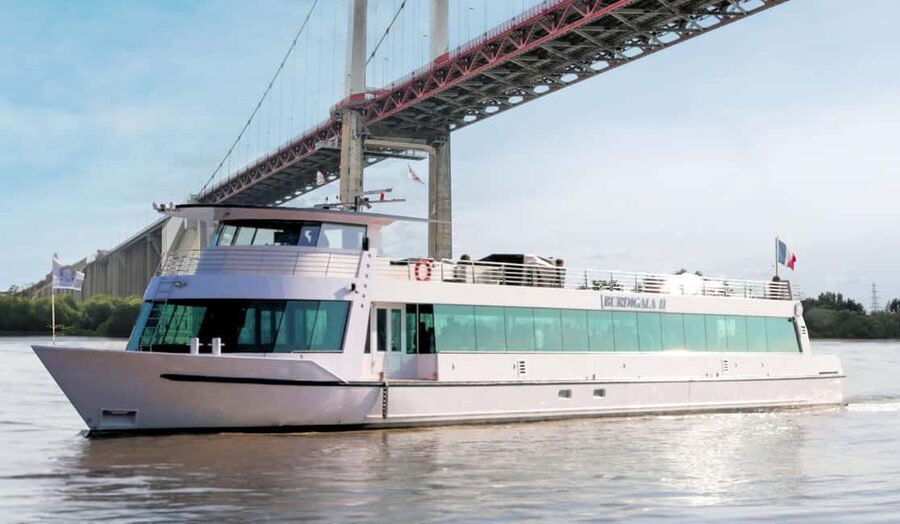 Bordeaux: Guided River Cruise - Jacques Chaban-Delmas Bridge and the Cité du Vin